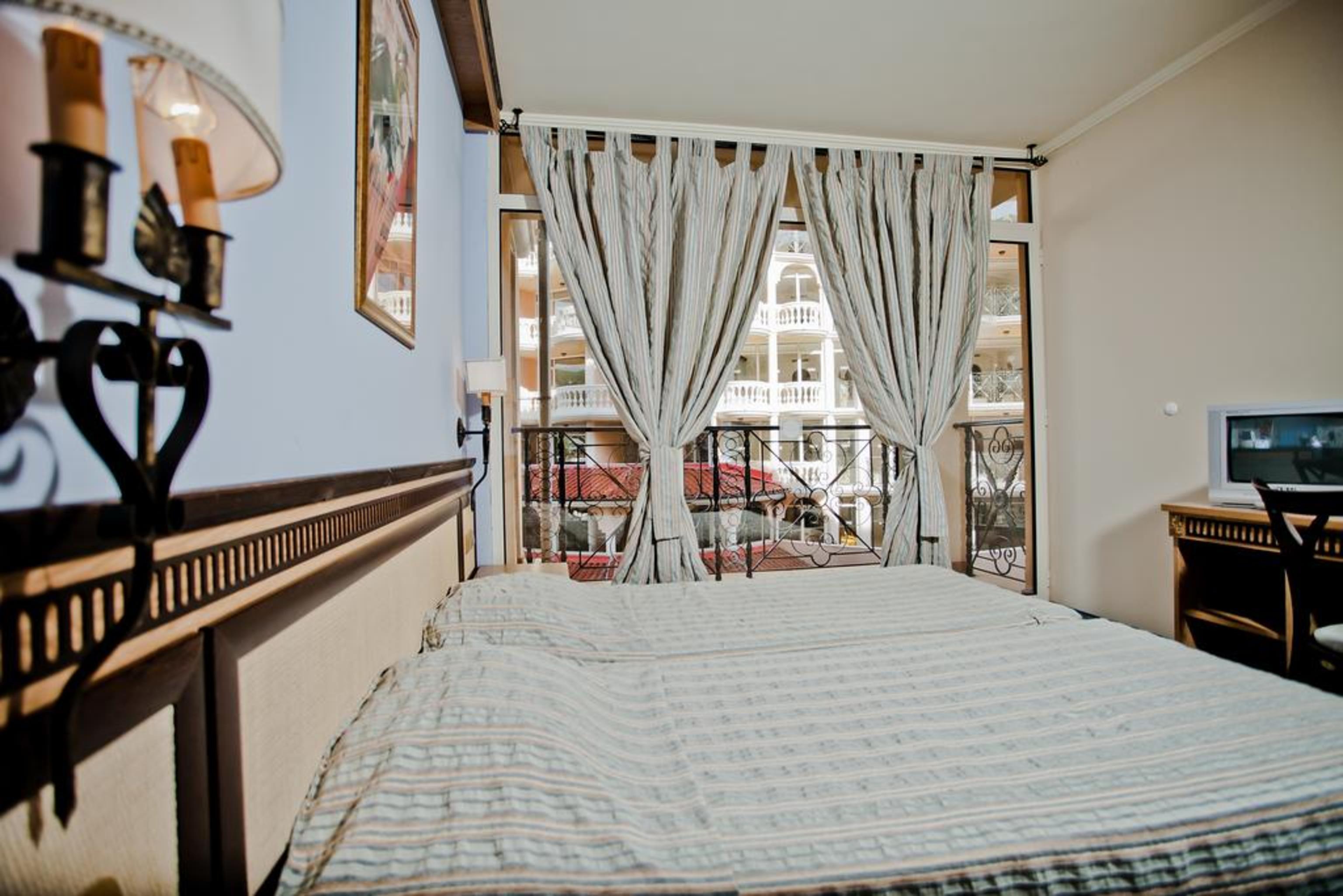 Atrium Beach Hotel النايت المظهر الخارجي الصورة