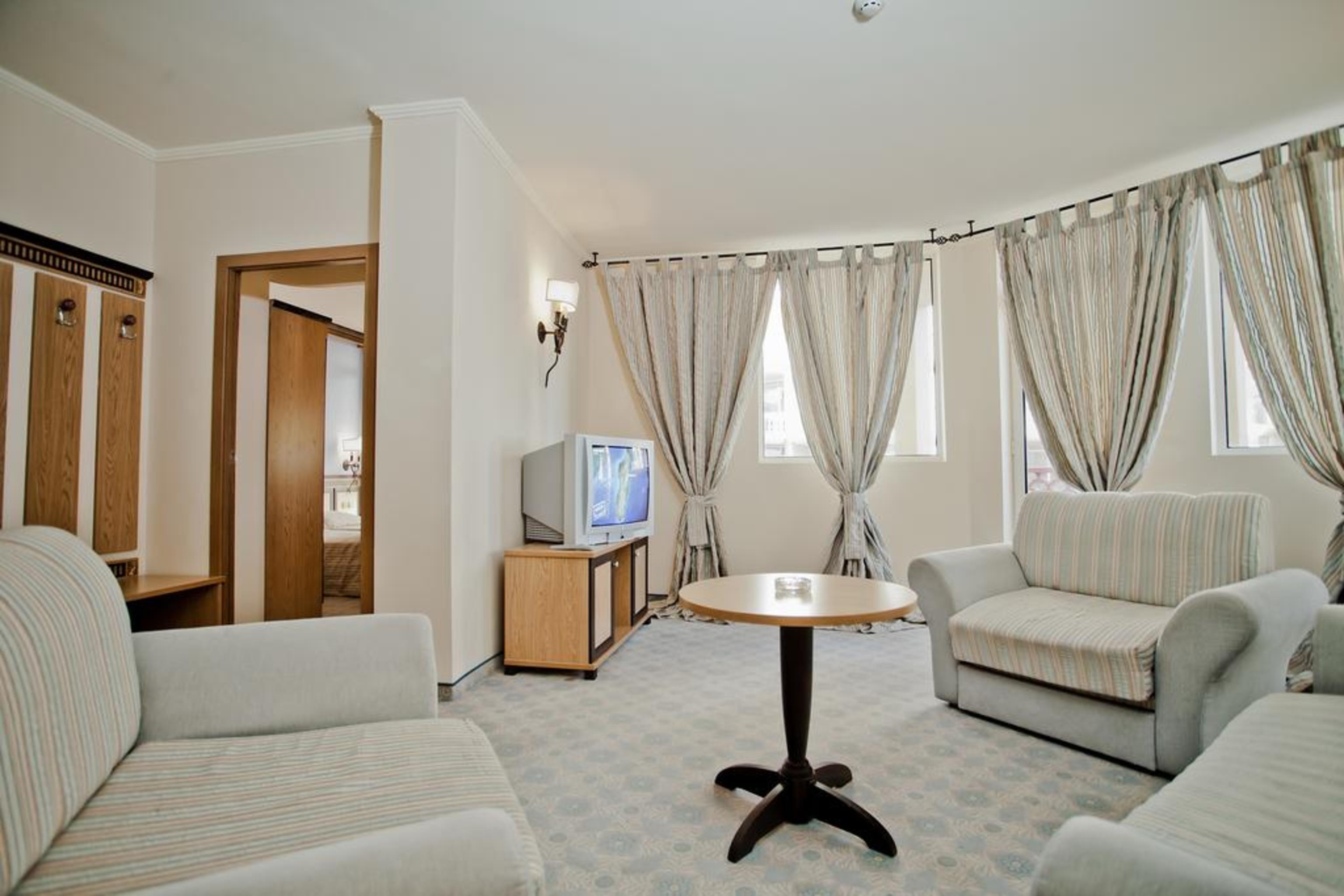 Atrium Beach Hotel النايت المظهر الخارجي الصورة