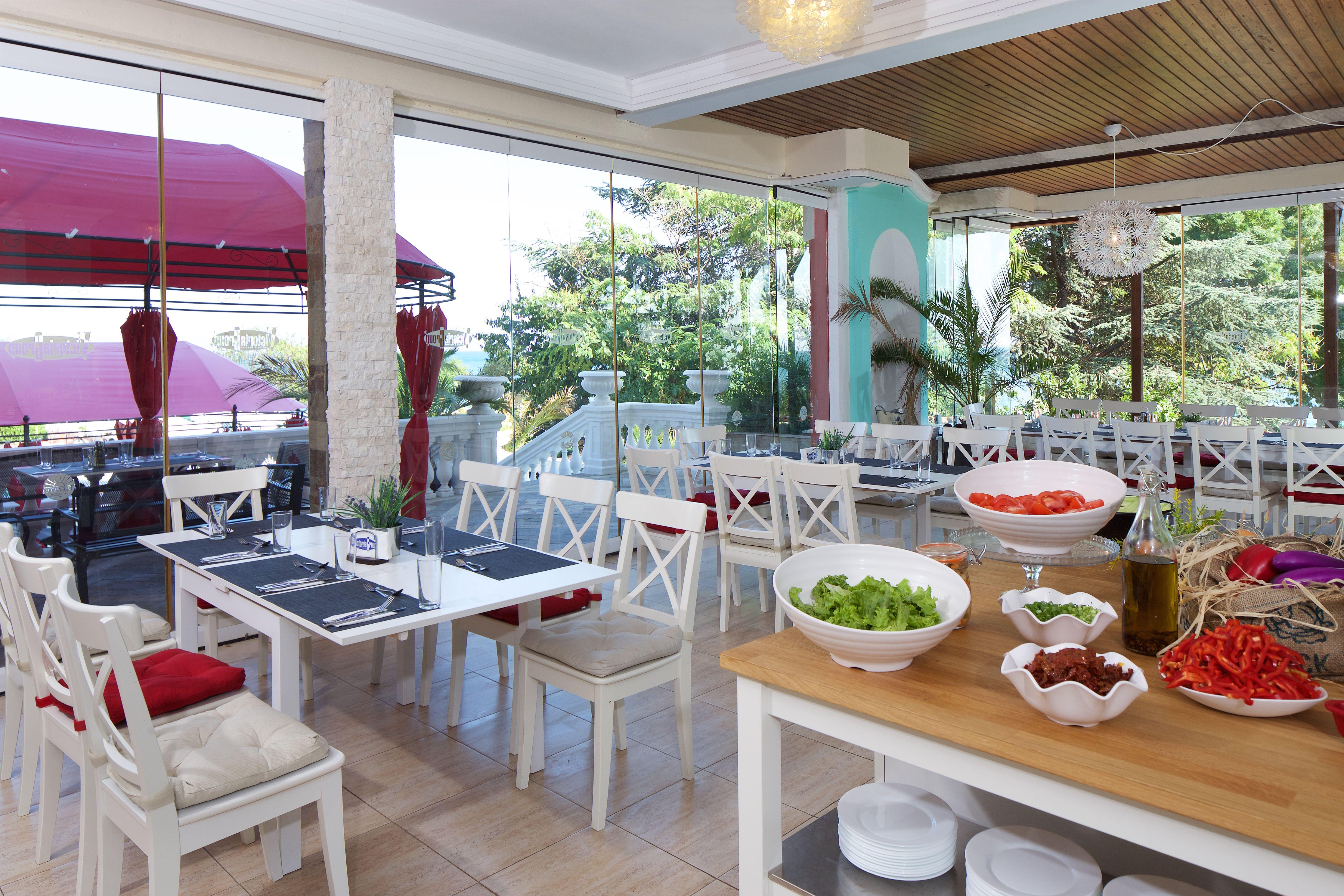 Atrium Beach Hotel النايت المظهر الخارجي الصورة
