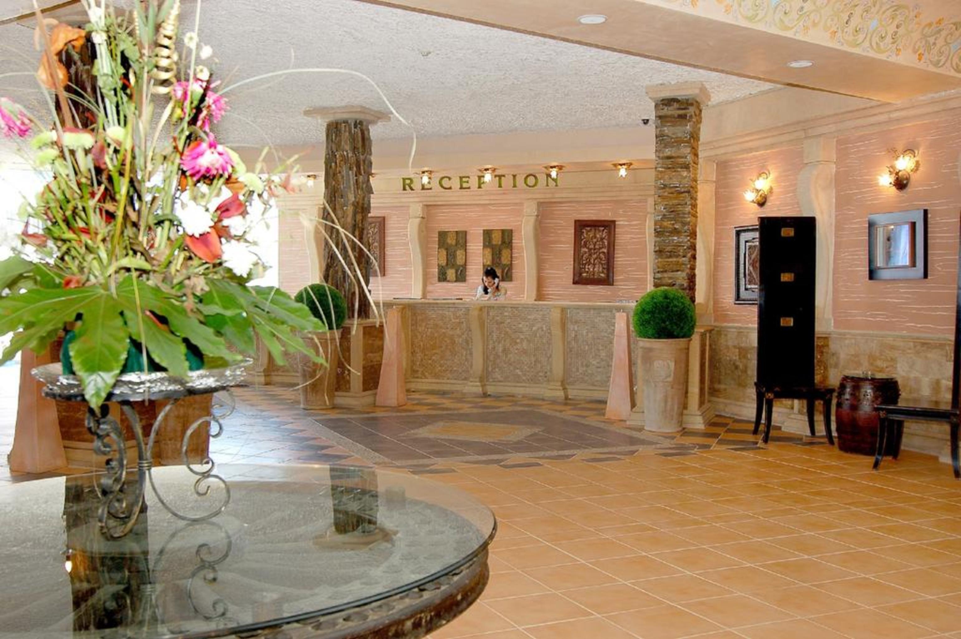 Atrium Beach Hotel النايت المظهر الخارجي الصورة