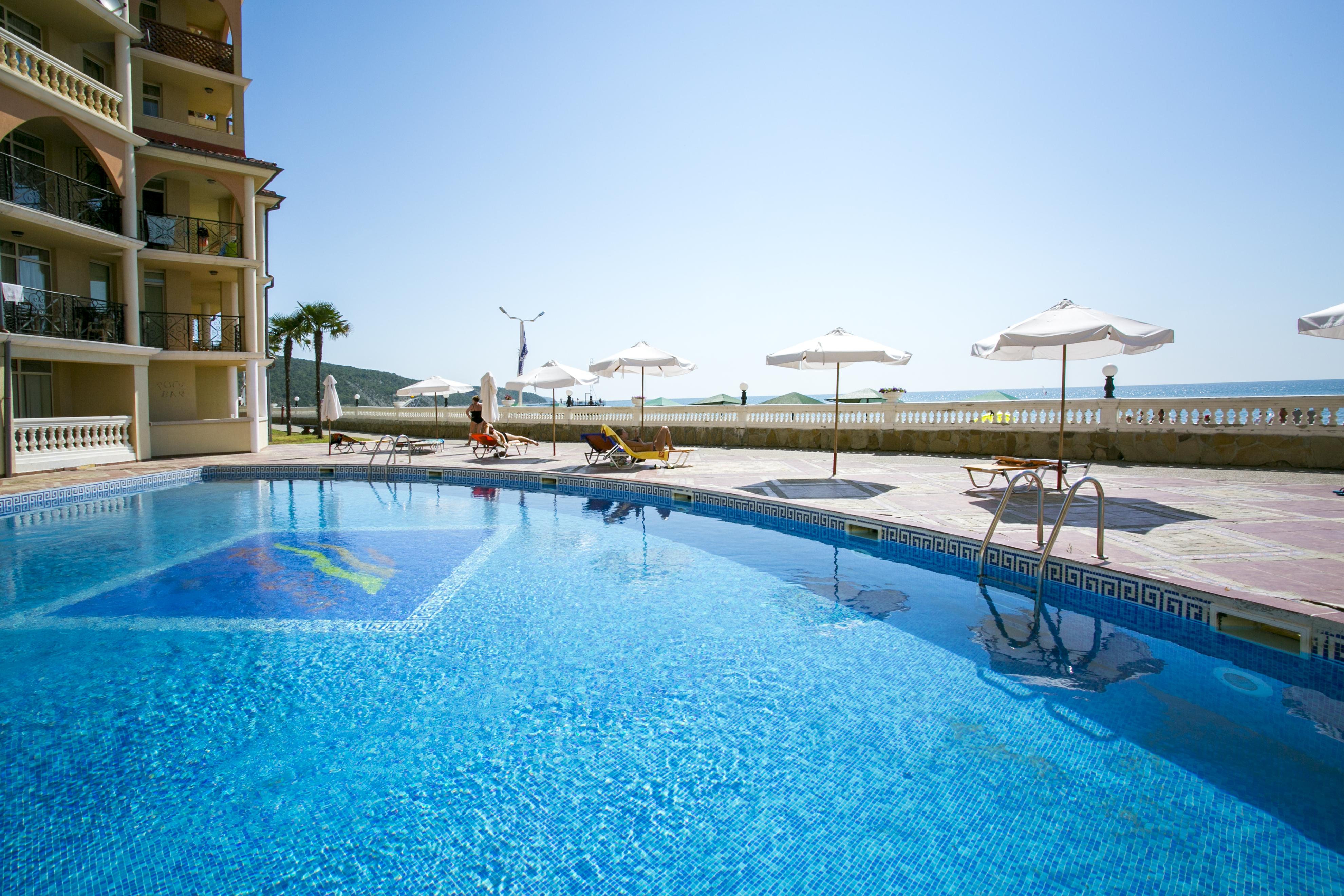 Atrium Beach Hotel النايت المظهر الخارجي الصورة
