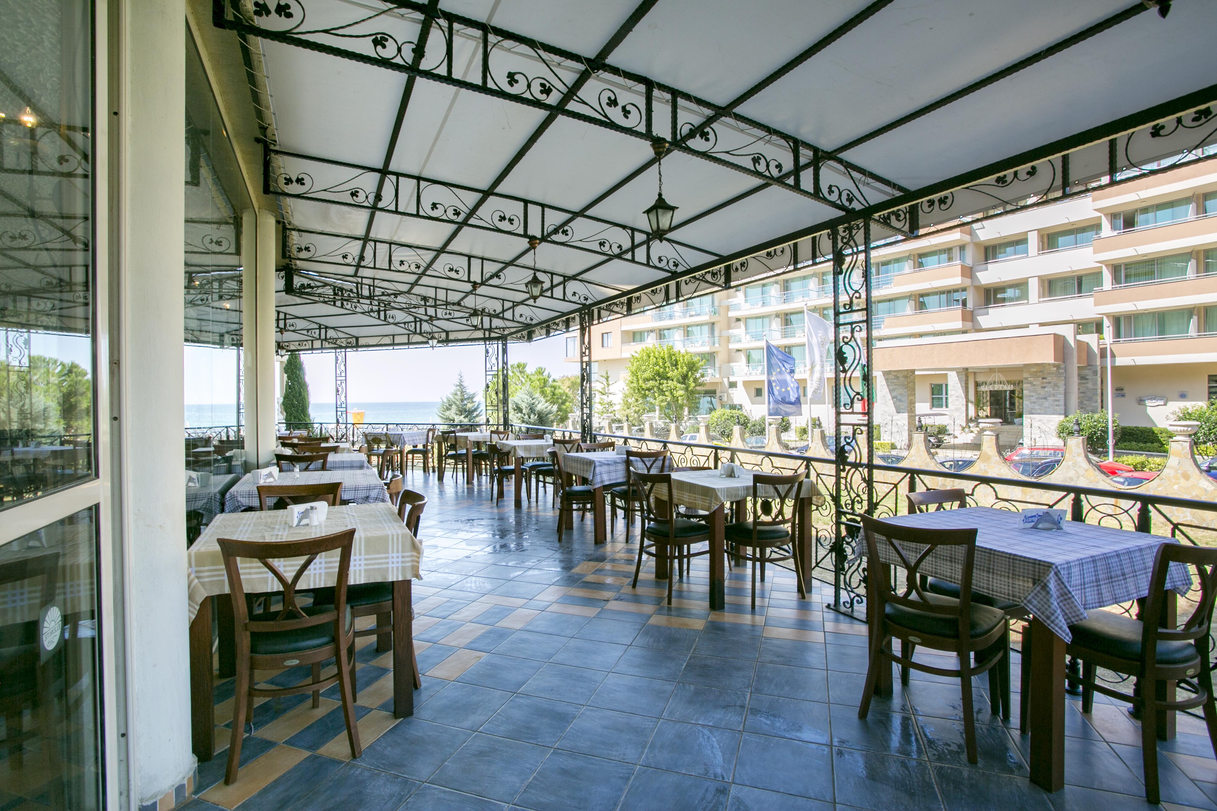 Atrium Beach Hotel النايت المظهر الخارجي الصورة