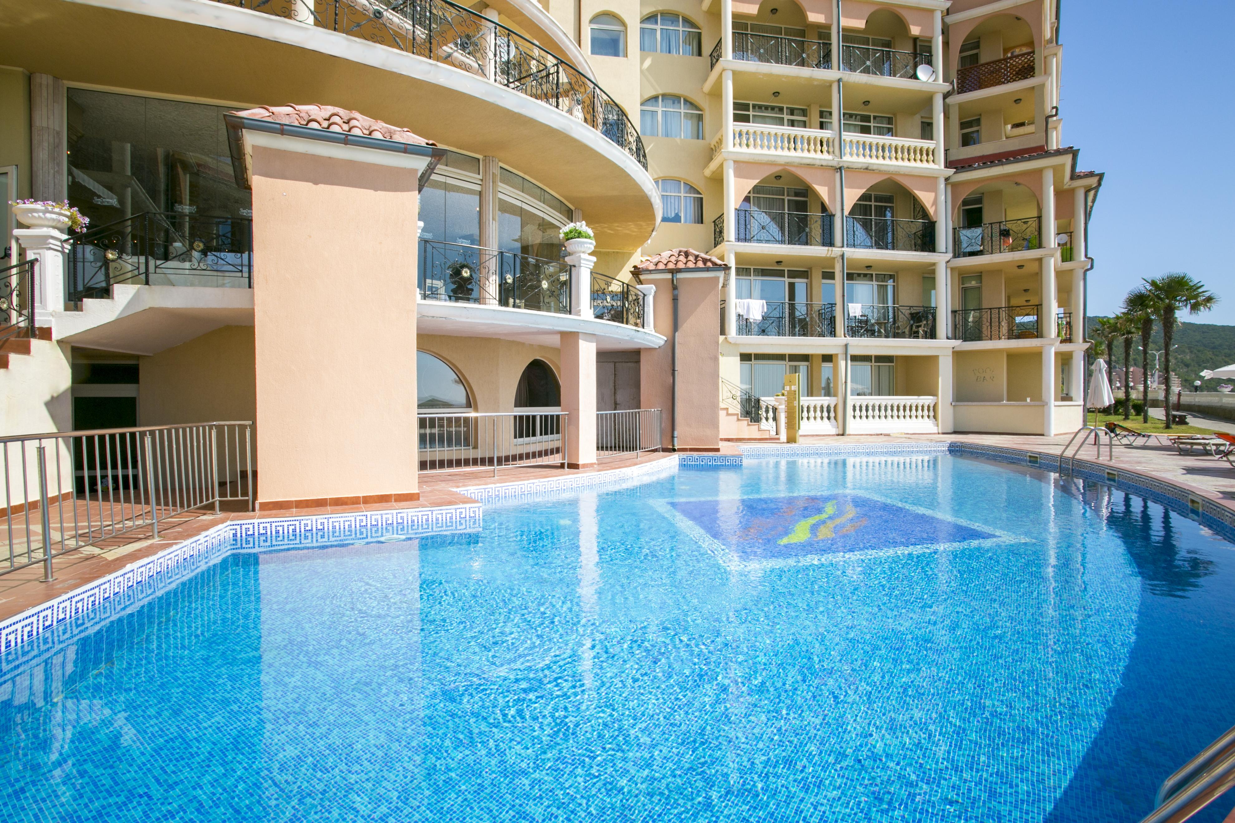 Atrium Beach Hotel النايت المظهر الخارجي الصورة