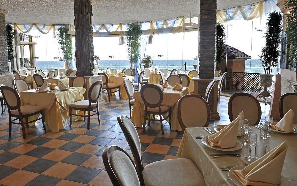 Atrium Beach Hotel النايت المظهر الخارجي الصورة