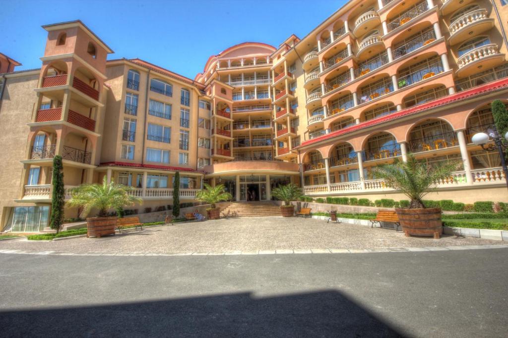 Atrium Beach Hotel النايت المظهر الخارجي الصورة