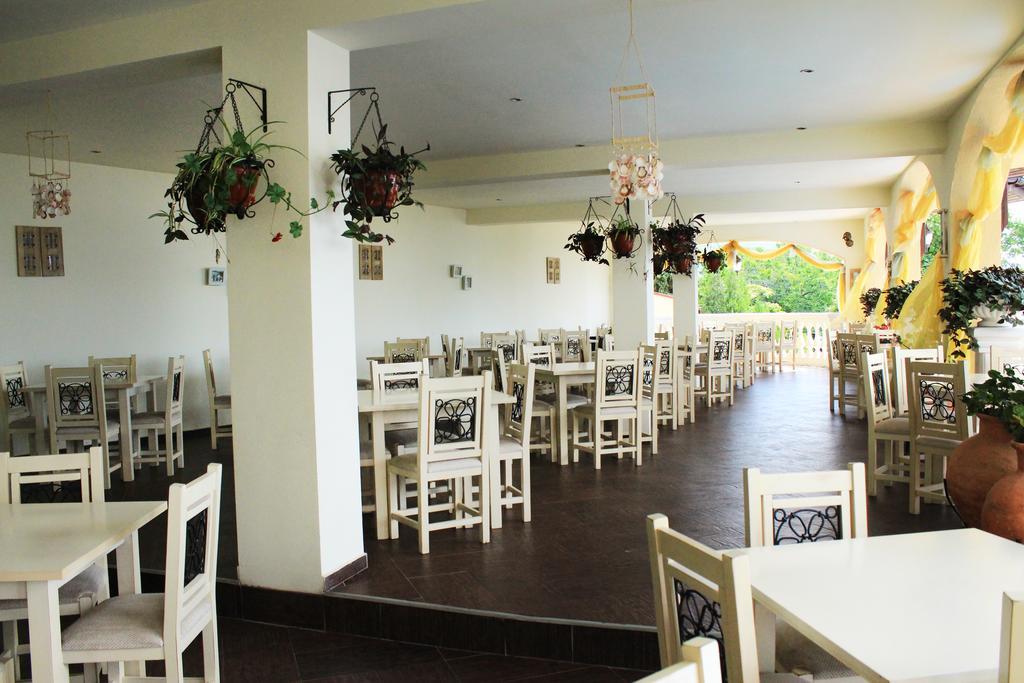 Atrium Beach Hotel النايت المظهر الخارجي الصورة
