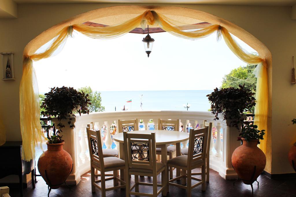 Atrium Beach Hotel النايت المظهر الخارجي الصورة