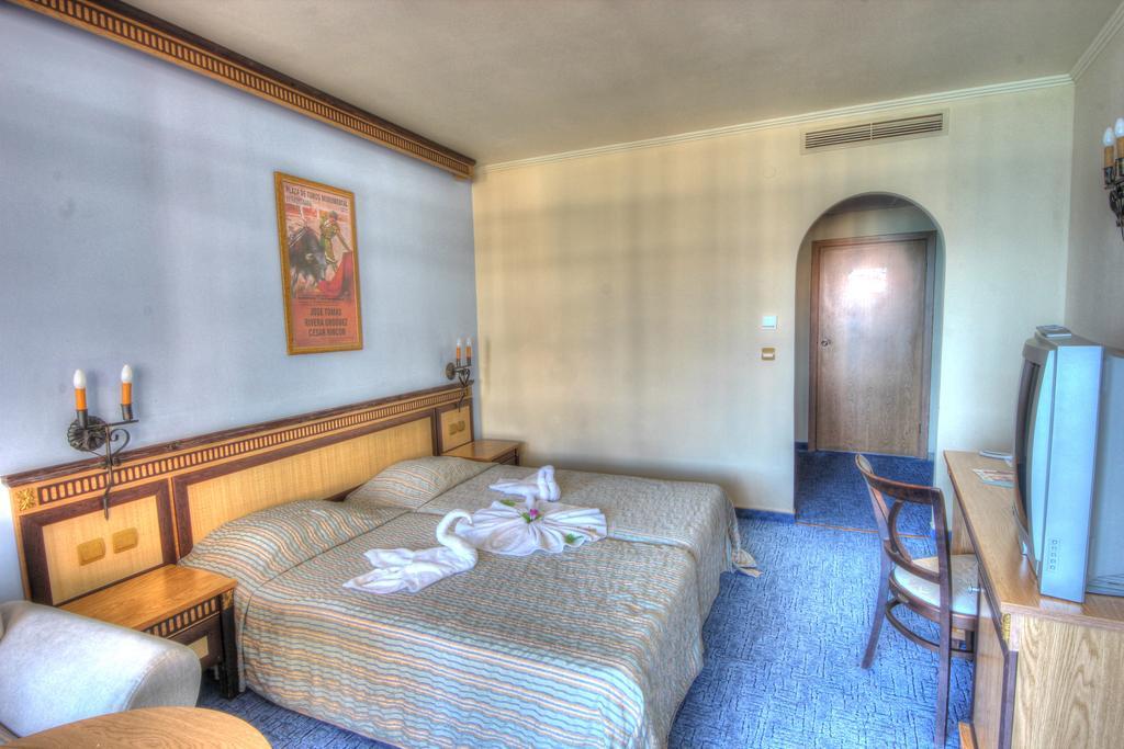 Atrium Beach Hotel النايت المظهر الخارجي الصورة