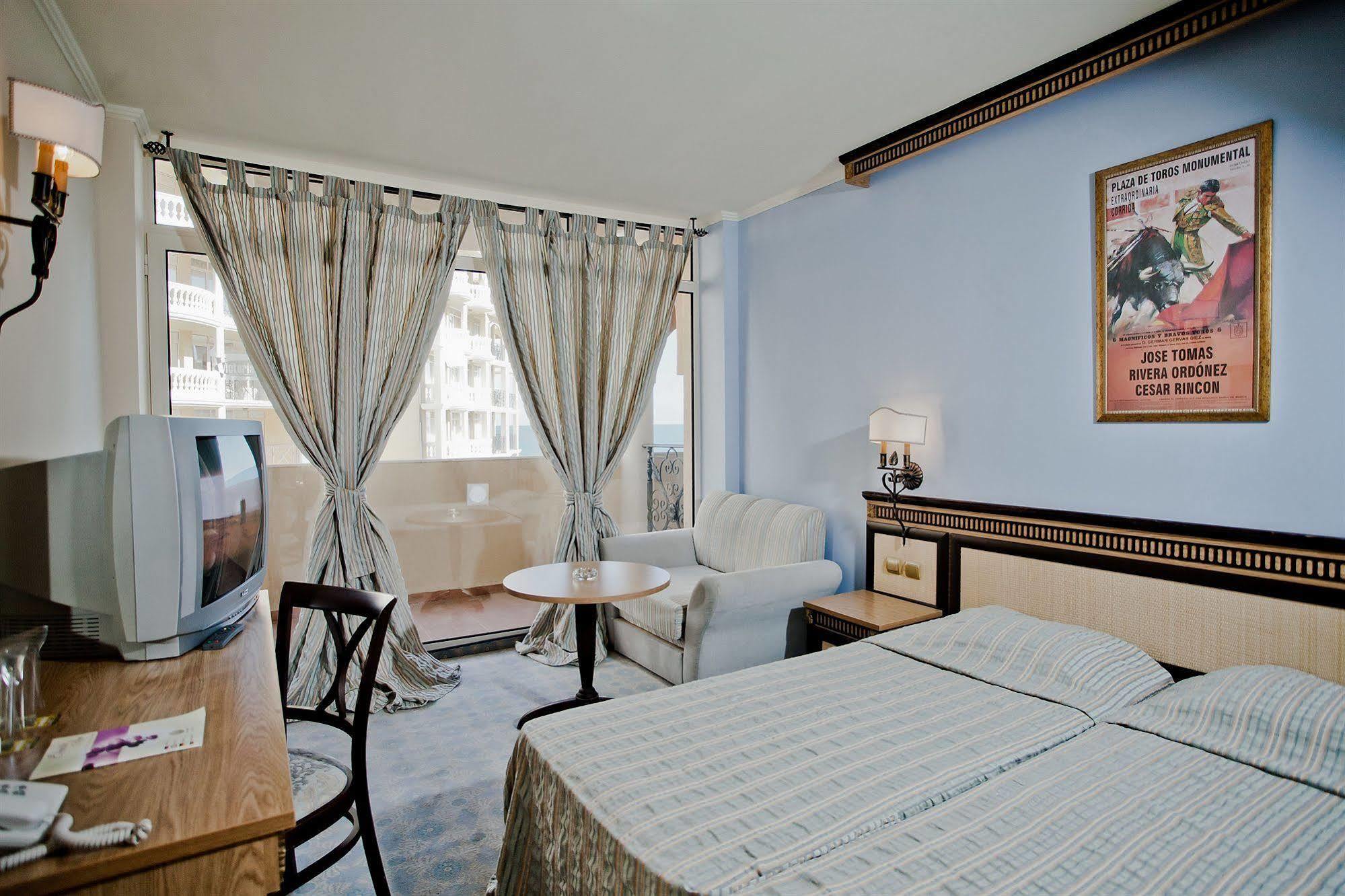 Atrium Beach Hotel النايت المظهر الخارجي الصورة