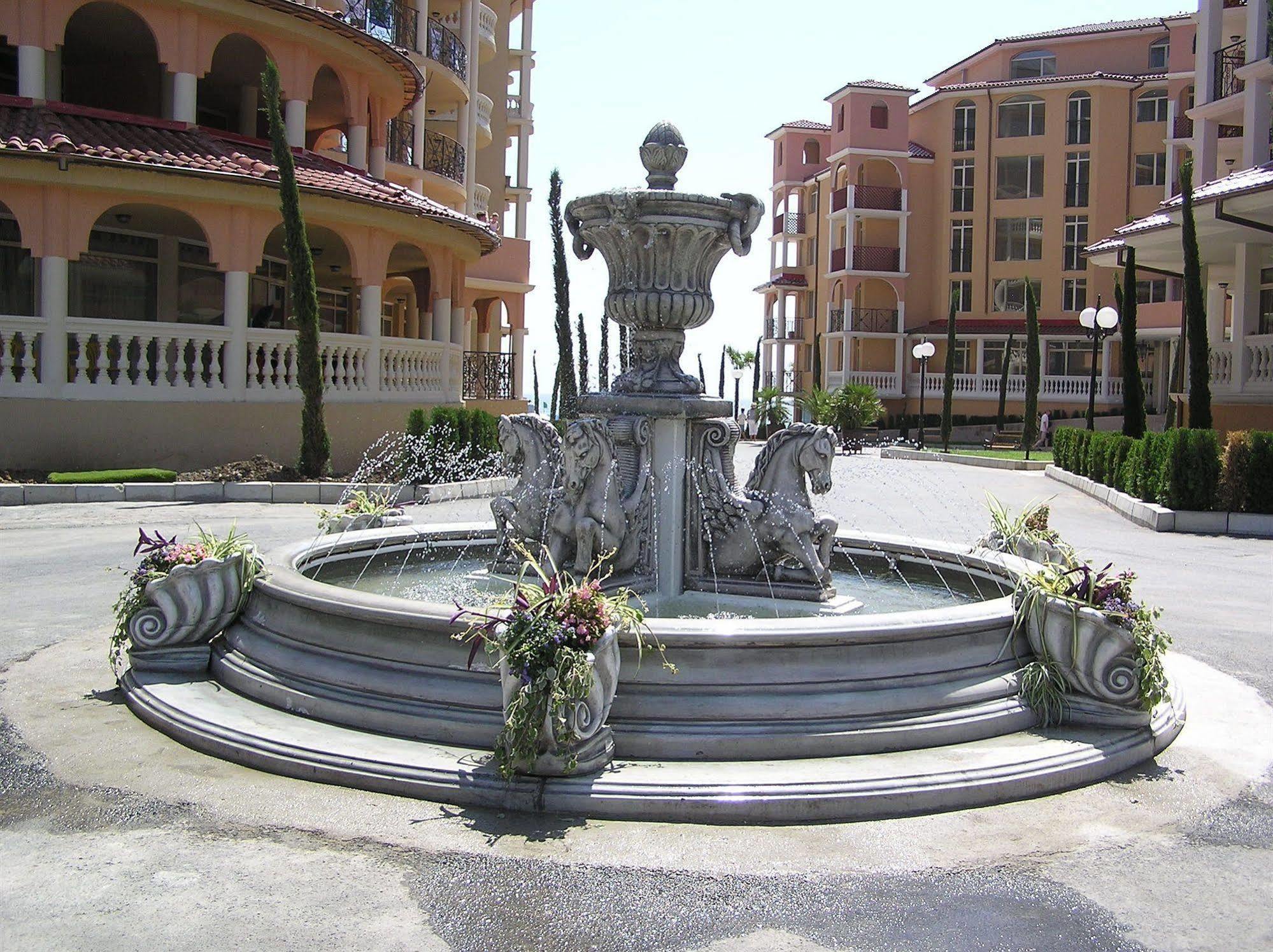 Atrium Beach Hotel النايت المظهر الخارجي الصورة