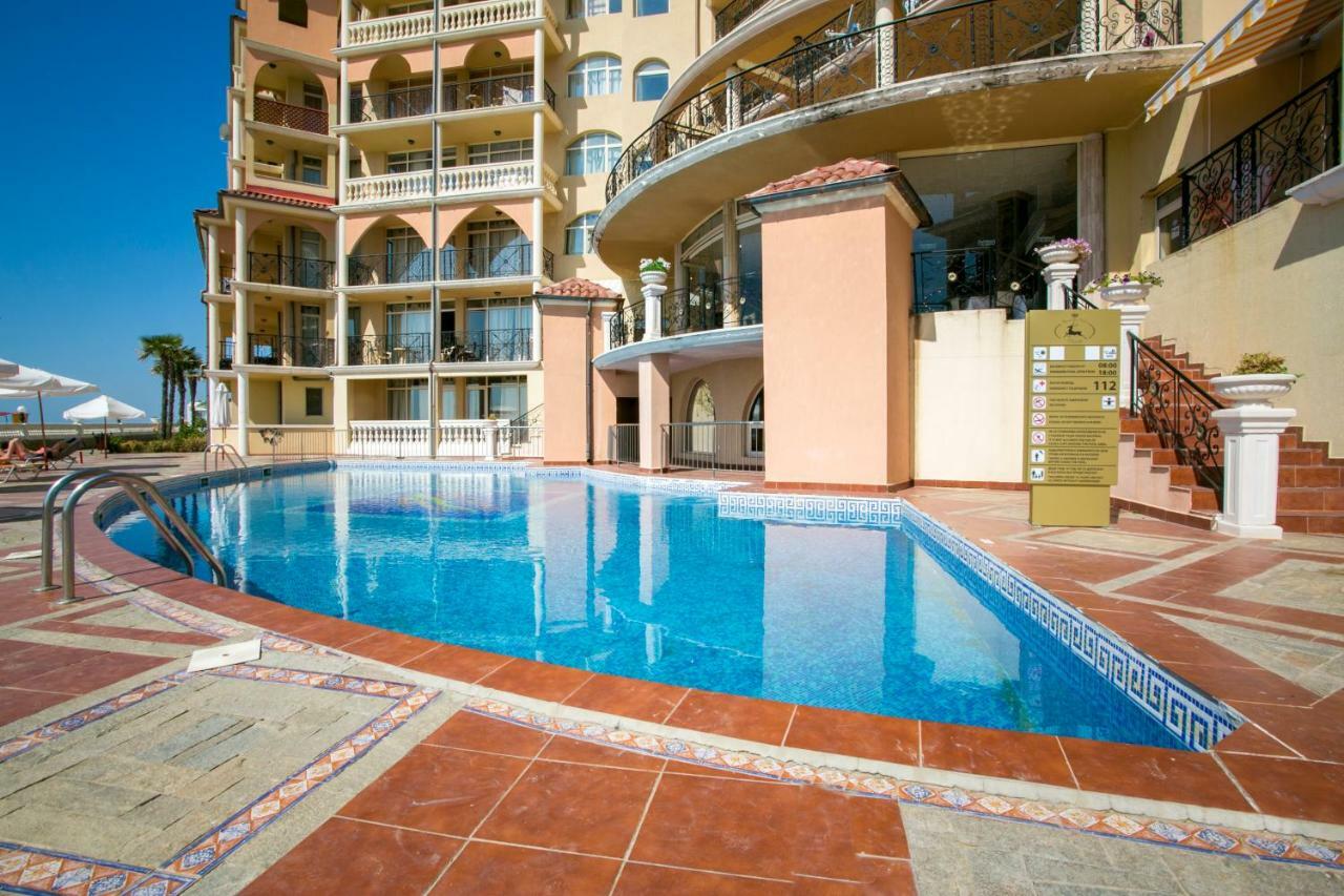 Atrium Beach Hotel النايت المظهر الخارجي الصورة