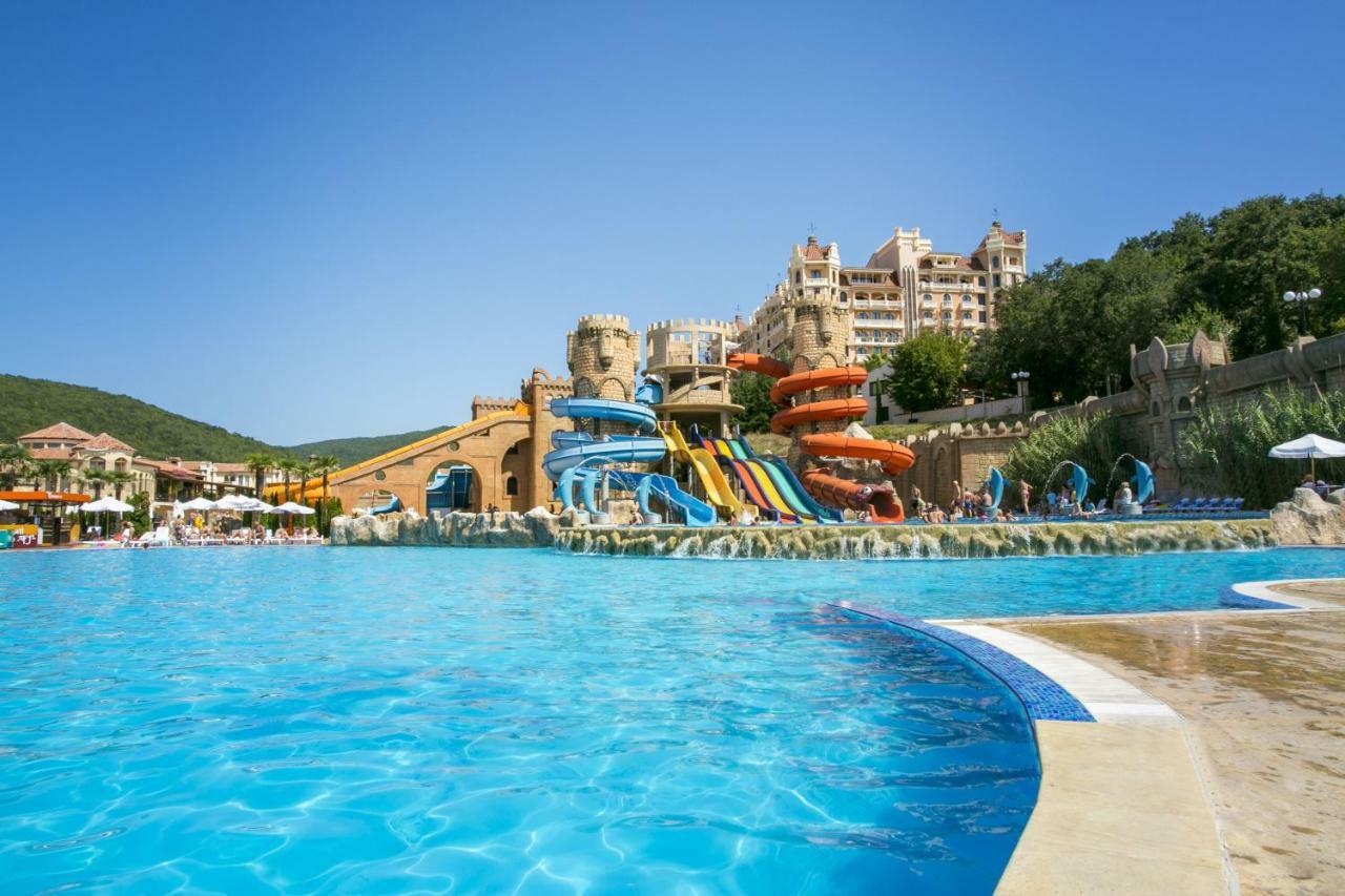 Atrium Beach Hotel النايت المظهر الخارجي الصورة