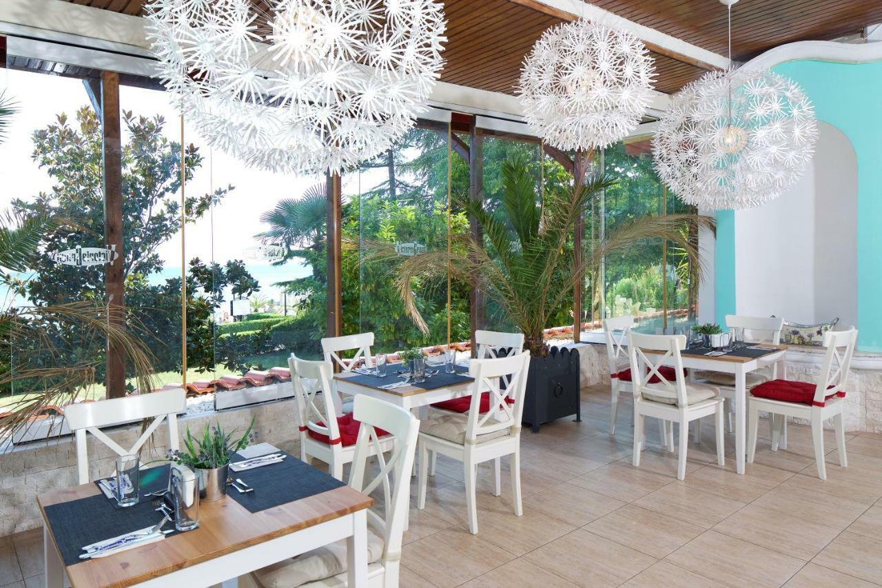Atrium Beach Hotel النايت المظهر الخارجي الصورة