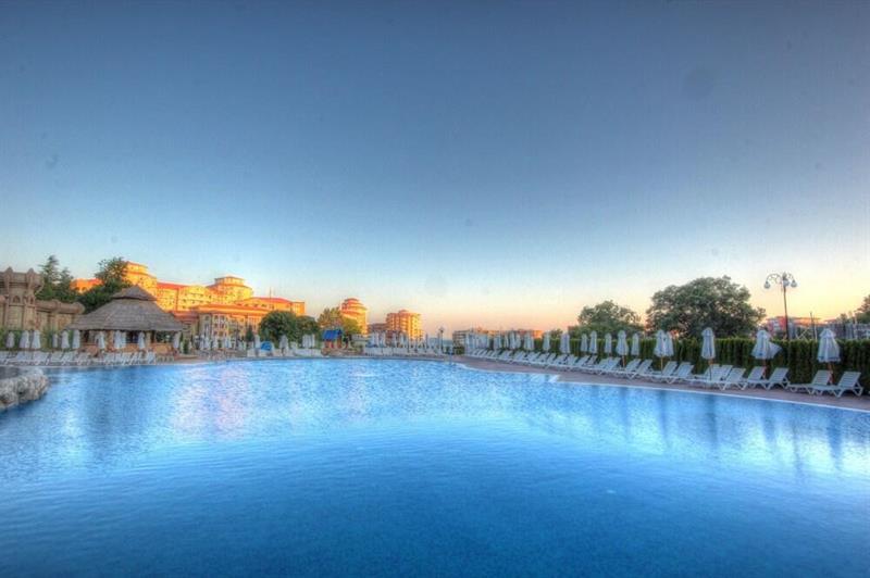 Atrium Beach Hotel النايت المظهر الخارجي الصورة